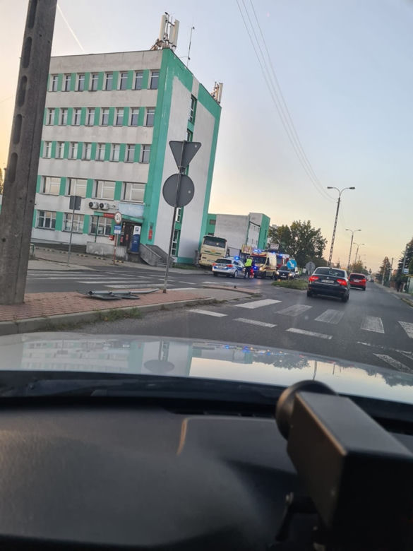 Gniezno. Autobus wjechał w budynek! Kierowca zasłabł za kółkiem?!