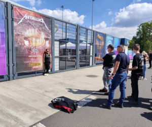 Długie kolejki i tłum fanów przed koncertem Metaliki