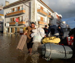 Zalana Portugalia wybrała prezydenta! Wybory mimo katalizmu
