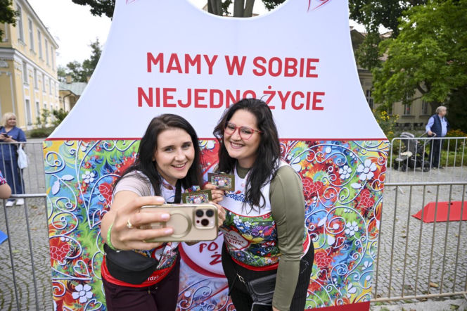 Justyna i Jesika, które dzięki transplantacji serca otrzymały nowe życie