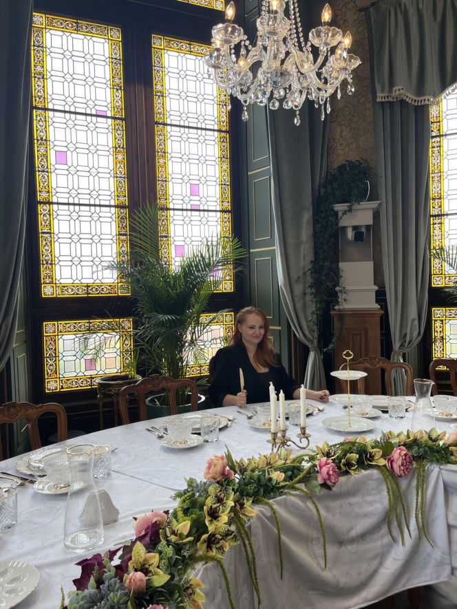 Co naprawdę dzieje się w zamku Zdrajców? Mamy zdjęcia zza kulis hitu TVN!