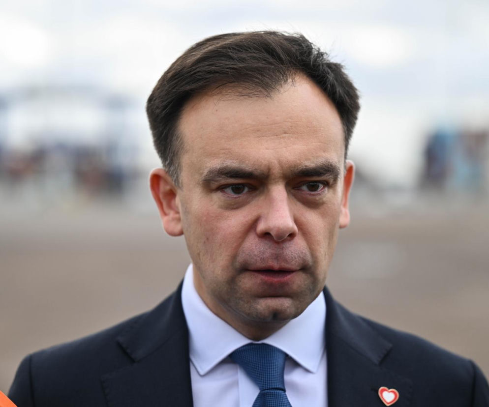 Minister finansów Andrzej Domański podczas wypowiedzi o skutkach polexitu, o czym przeczytasz na Eska.