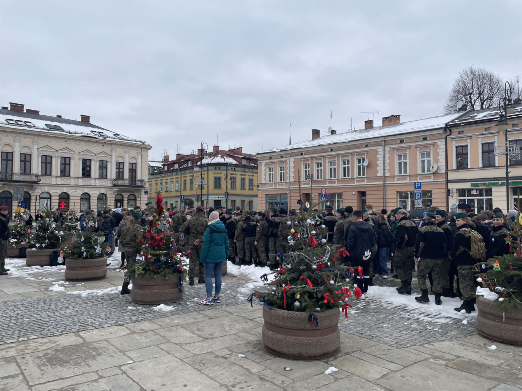 Maturzyści zatańczyli na Rynku poloneza