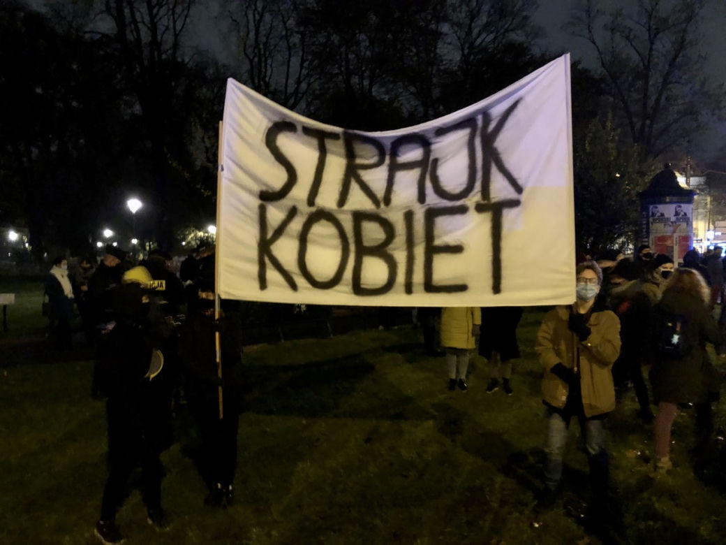 Protest przeciwko kardynałowi Stanisławowi Dziwiszowi w Krakowie