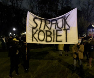 Protest przeciwko kardynałowi Stanisławowi Dziwiszowi w Krakowie