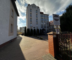 Jakub miał dziś urodziny. Chwycił nóż i zaczął atakować. Był cichy, nie rzucał się w  oczy