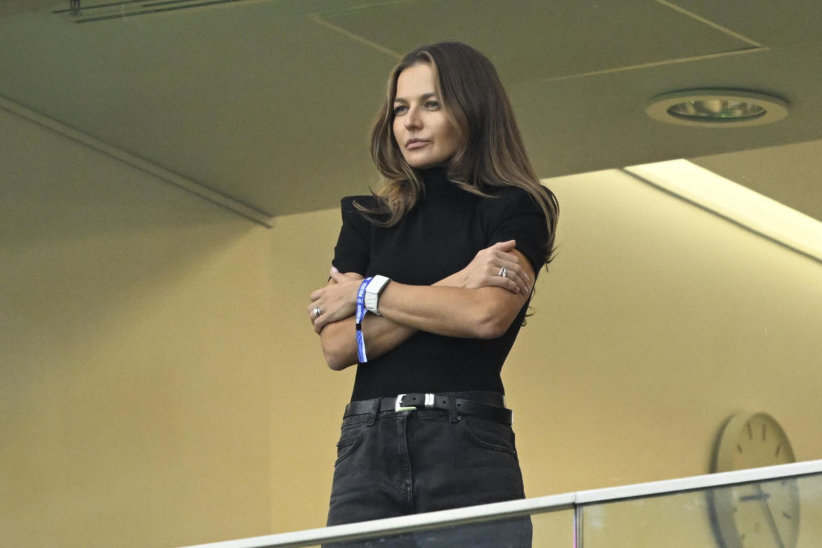 Anna Lewandowska z z teściową i jej partnerem na meczu Polska - Bośnia