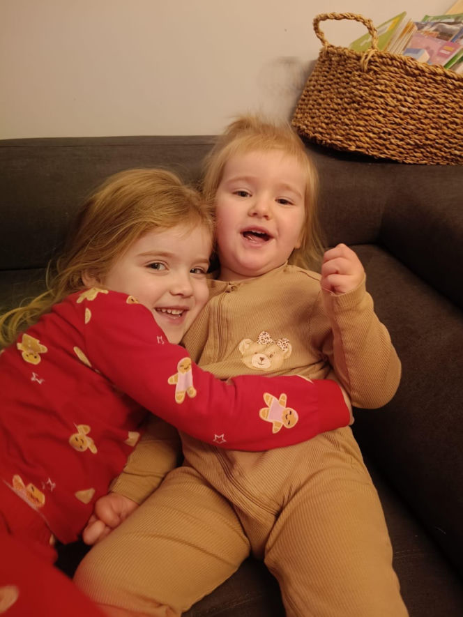 Waldemar Nawrocki i Adrian Domalewski pomagają Anielce