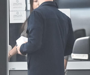 Marcin Mroczek z dziewczyną w cukierni