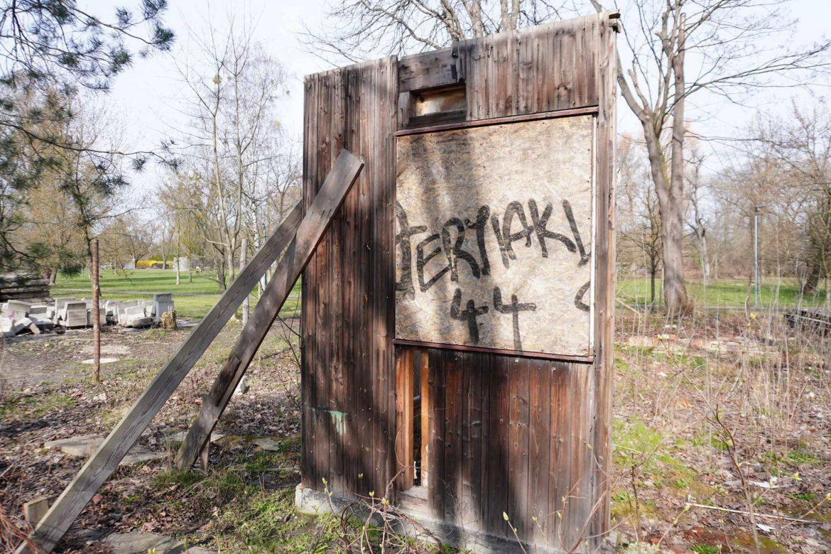 Domek Fiński Ryszarda Kapuścińskiego to ruina - zobacz zdjęcia