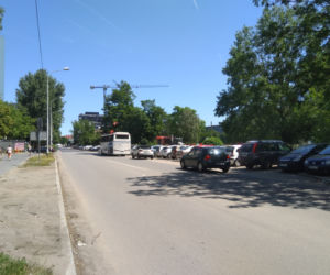 Idą na wojnę z dzikim parkowaniem na osiedlu Powstańców Śląskich. Zniknąć ma m.in. klepisko przy Sky Towerze
