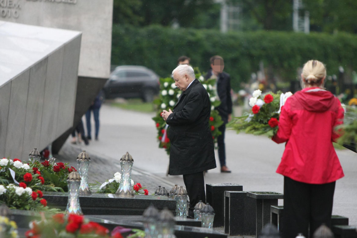 Morawiecki pod ochroną na miesięcznicy 