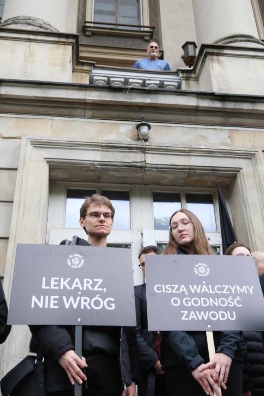   Razem przeciw przemocy. Medycy protestują w Warszawie