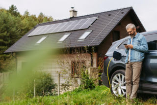 Domowa stacja ładowania EV – proste rozwiązania i realne oszczędności. Co warto wiedzieć przed zakupem wallboxa?