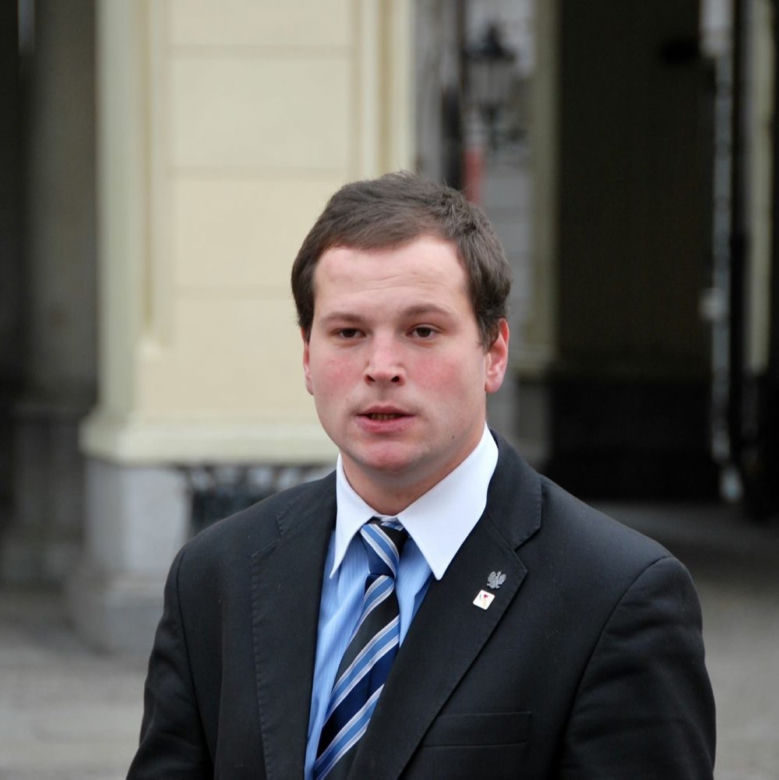 Radny PiS chce badać ludzi przed cmentarzem