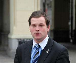 Radny PiS chce badać ludzi przed cmentarzem