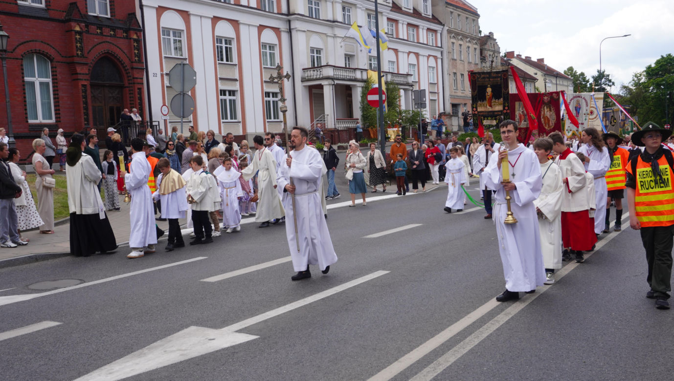 Boże Ciało 2025. Tysiące osób uczestniczyło w olsztyńskich procesjach