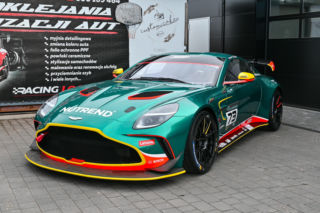 Aston Martin GT3 i GT4 - bolidy warte niemal 7 mln  do sezonu przygotowywane w Ługwałdzie pod Olsztynem