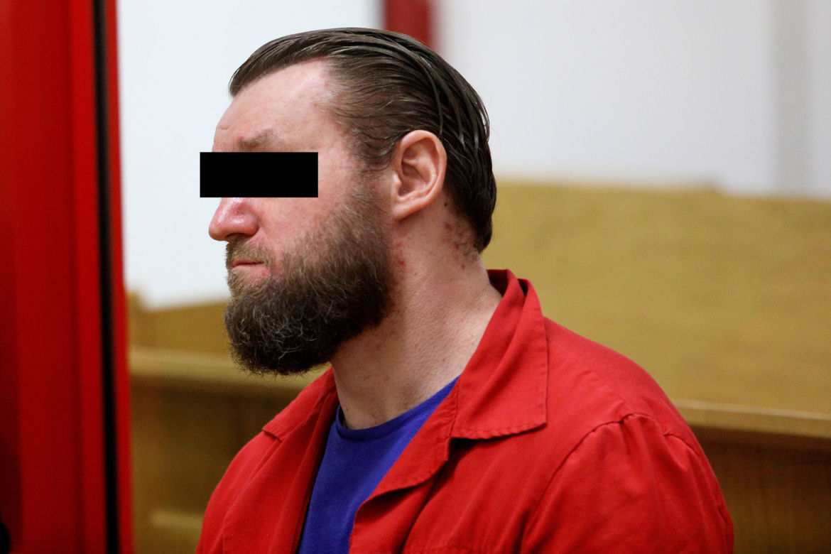 Przyznał się do zabójstwa policjanta. Radosław Ś. uśmiechał się podczas pierwszej rozprawy