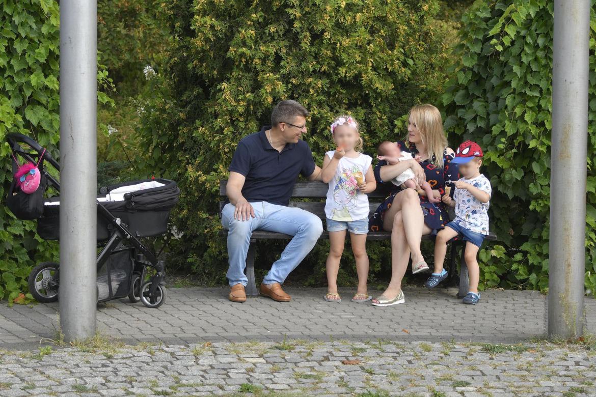Minister Marcin Warchoł został tatą po raz czwarty! "Witamy Kingę na świecie" 