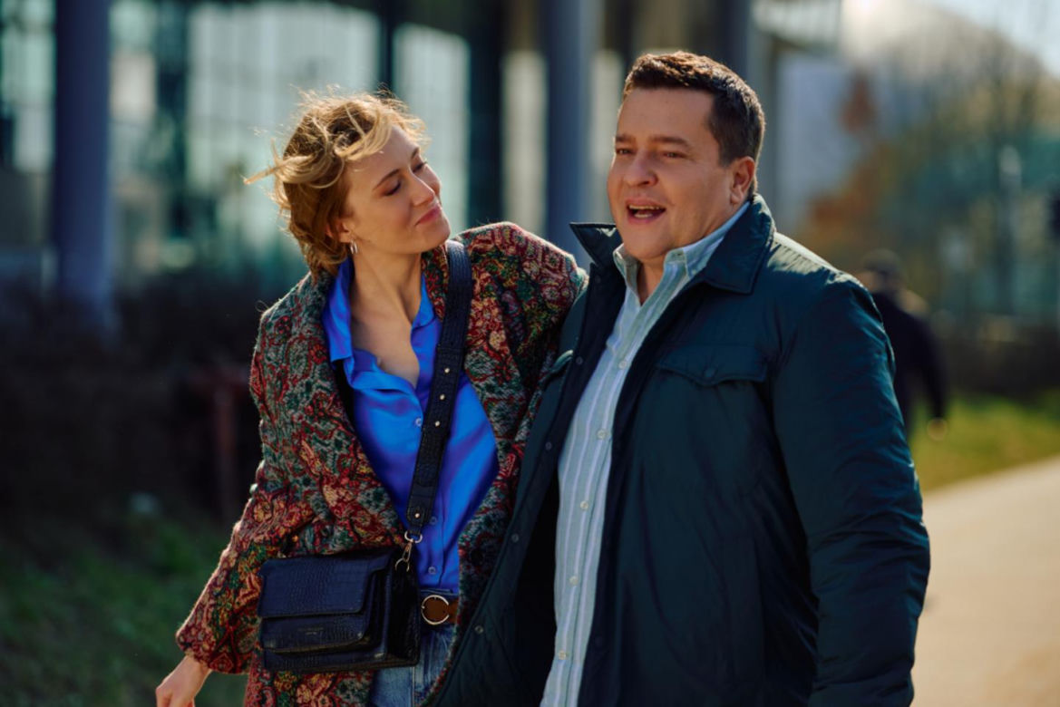 Na Wspólnej odc. 4251. Michał (Robert Kudelski), Lucy (Marta Cichorska)