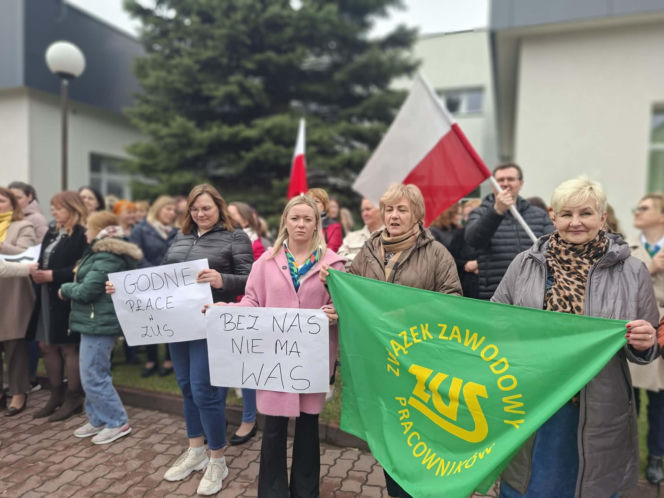 Protest pracowników ZUS-u w Starachowicach