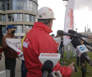 Gorąco pod siedzibą Tauronu. Związkowcy sprzeciwiają podziałowi spółki: Sasin i Soboń odlecieli! [ZDJĘCIA, WIDEO]