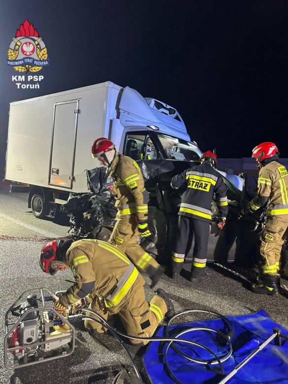 Tragiczny wypadek na autostradzie A1 pod Toruniem. Jedna osoba nie żyje!