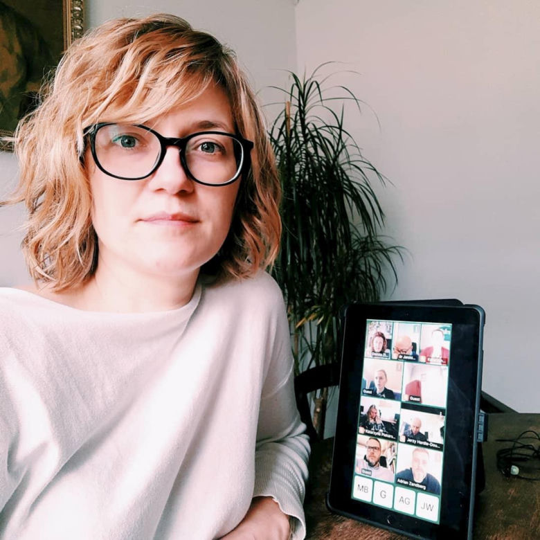 Magdalena Biejat ma podłogę w kratkę i fikuśne półki