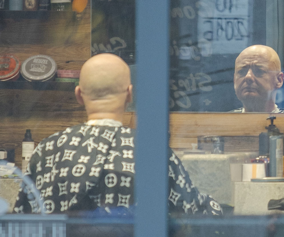 Wicemarszałek Senatu Michał Kamiński u fryzjera