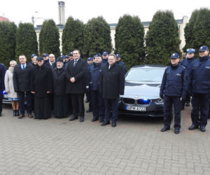 Nieoznakowany radiowóz BMW 330i xDrive policji w Sokółce