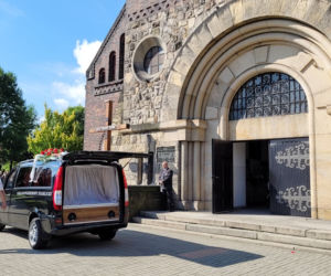 Pogrzeb 19-letniej Basi ze Świętochłowic. Kobietę potrącił autobus w Katowicach