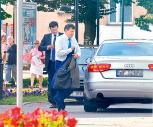 Piechociński jeździ jak jaskiniowiec