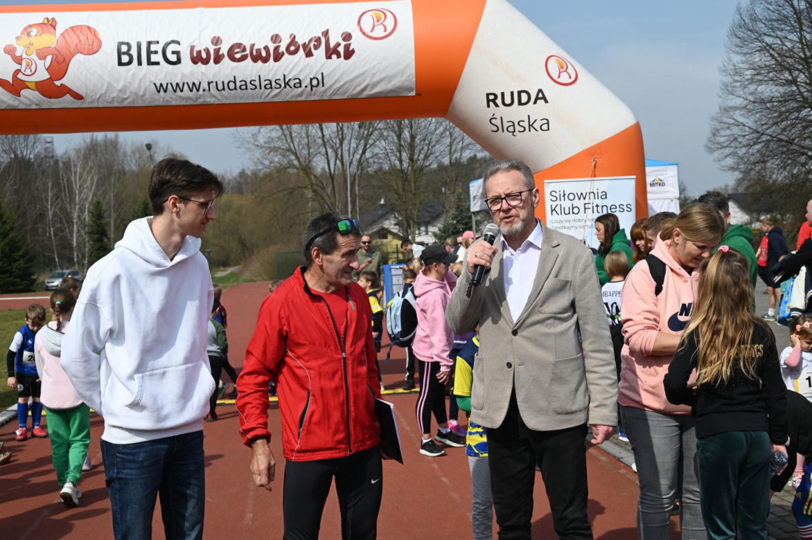 Zainaugurowano jubileuszową edycję "Biegu Wiewiórki" w Rudzie Śląskie. Na starcie setki uczestników 