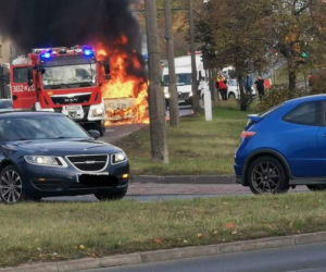 Bydgoszcz: Pożar samochodu dostawczego na ul. Fordońskiej [ZDJĘCIA]
