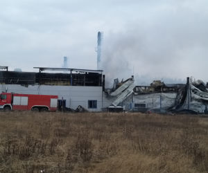 Pożar hali Cersanitu w Starachowicach