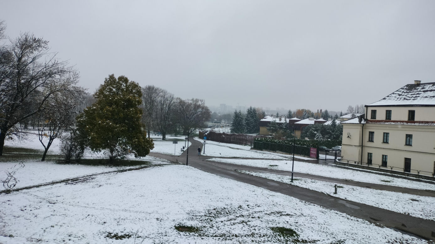 Pierwszy śnieg w tym sezonie! Lublin jest ukryty pod zimową pierzynką 