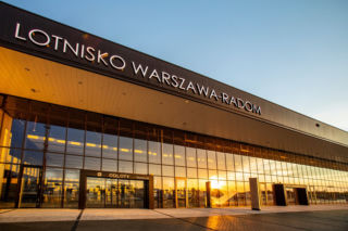 Koniec turbulencji lotniska w Radomiu? Port skorzystał na problemach Okęcia
