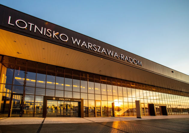 Koniec turbulencji lotniska w Radomiu? Port skorzystał na problemach Okęcia