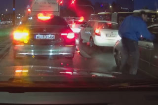 Zaskakujący finał kłótni na drodze! Zobaczcie, jak potraktowano tego kierowcę