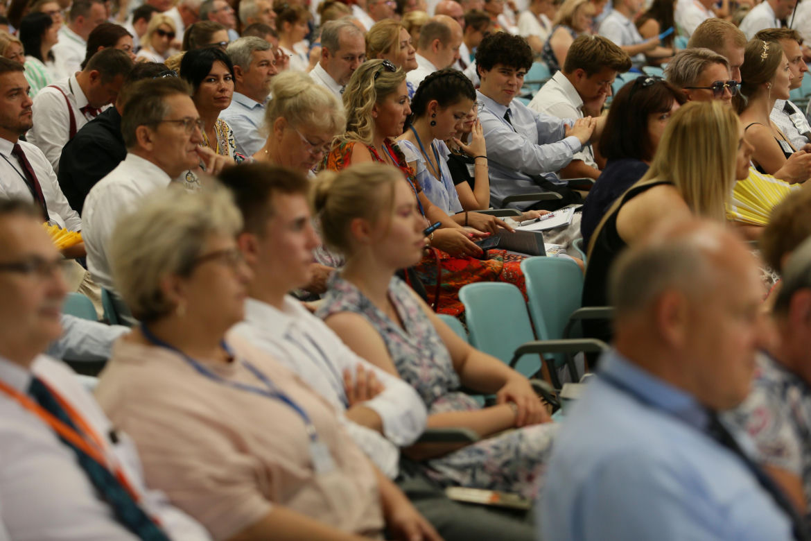 Kongres Świadków Jehowy 2024. W niedzielnych wydarzeniach wzięły udział tłumy