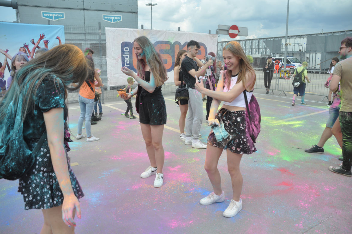 Festiwal kolorów w Kielcach. Szalona zabawa na dachu Galerii Korona