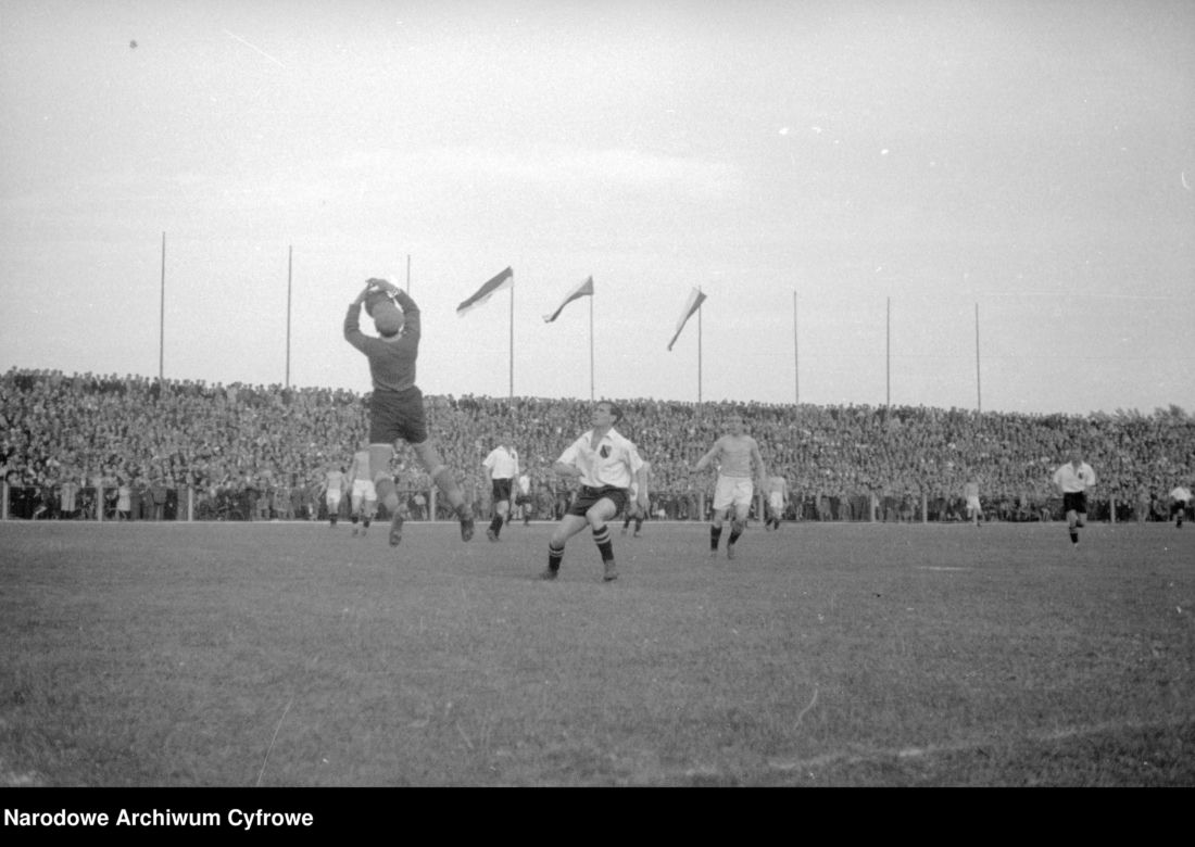 Stadion Legii Warszawa sprzed 90 lat. Na nim rozgrywano pierwsze mecze drużyny