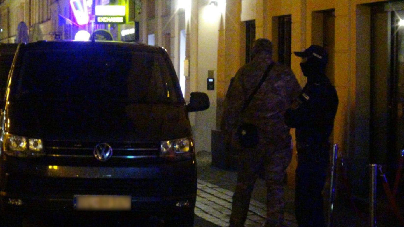 Dostawali darmowego drinka i urywał im się film. Mężczyzna stracił milion złotych w klubie go go