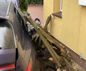Rozbili sportowe audi za 800 tys. zł. Drogowa demolka w Ząbkach