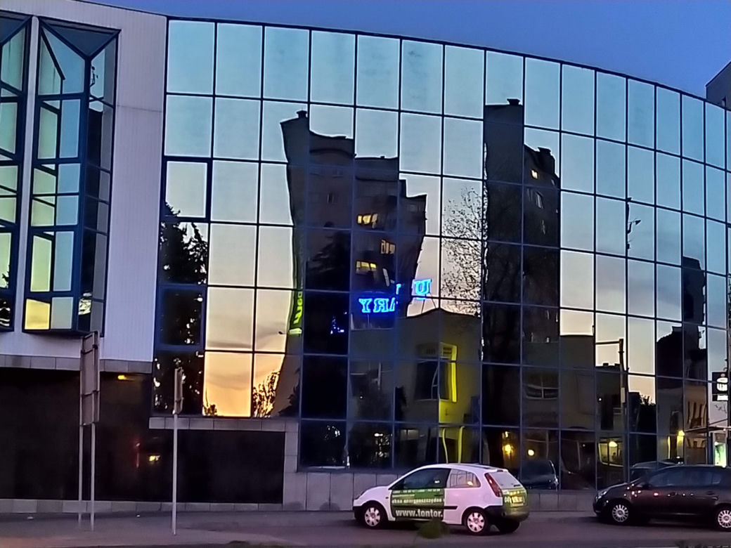 Historyczny neon znów rozświetla ulice Kalisza