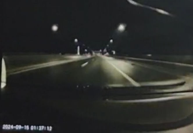 Wypadek na Trasie Łazienkowskiej - nagranie z momentu uderzenia