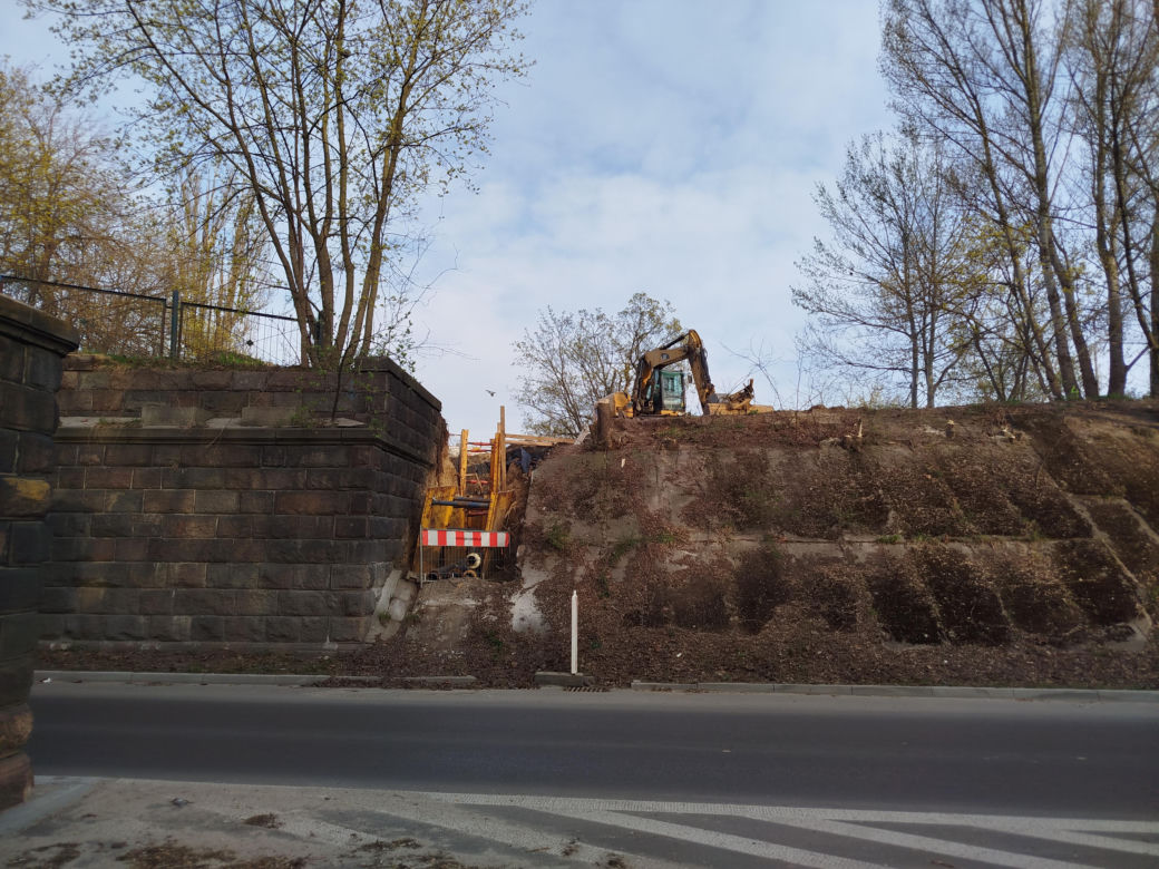 Budowa tunelu dla rowerzystów pod wiaduktem garwolińskim coraz bliżej
