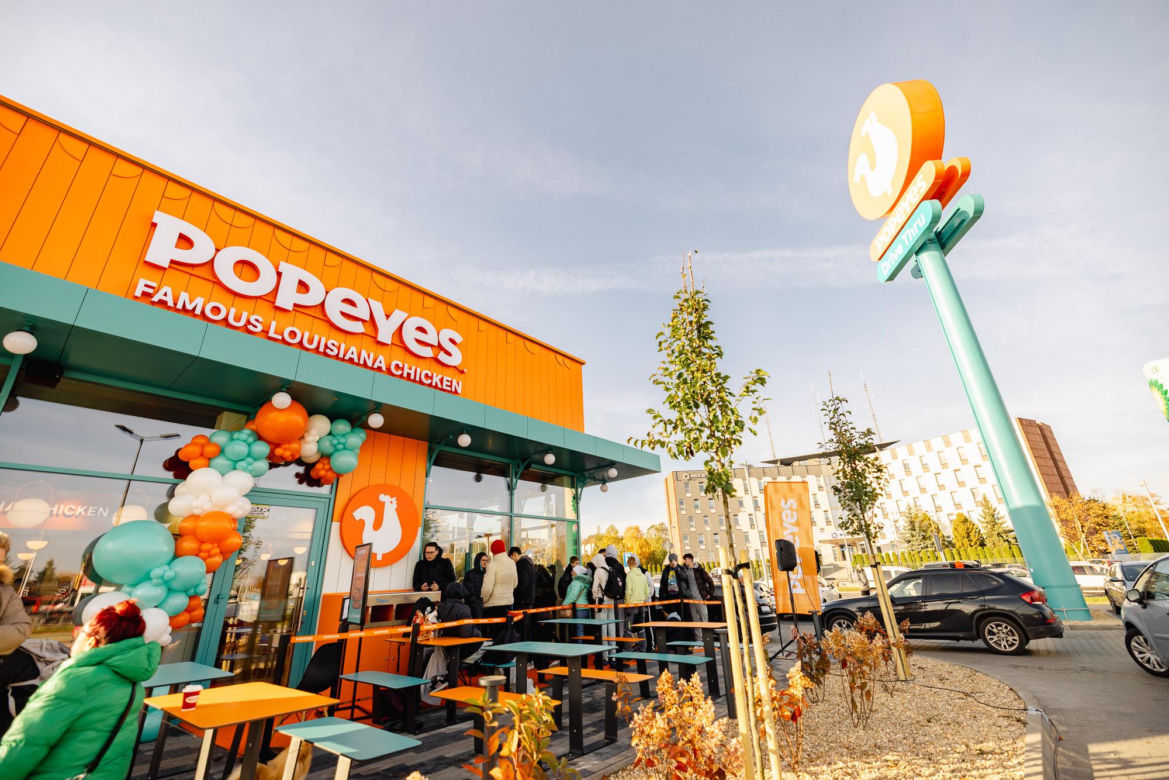 Czekali na to nawet 10 godzin! Szaleństwo na otwarciu Popeyes w Częstochowie