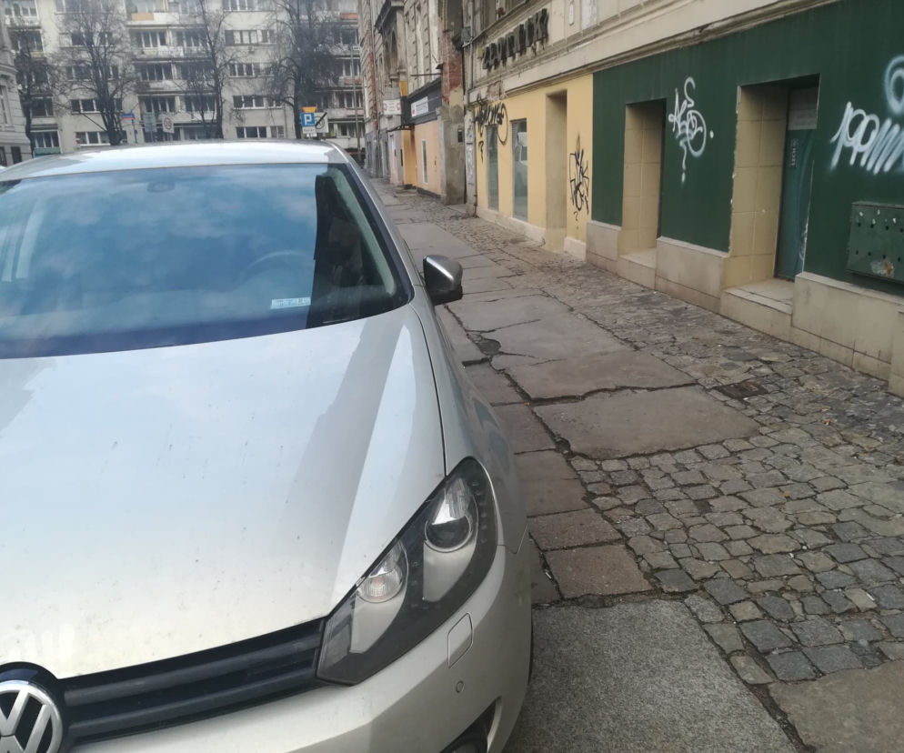 Teraz łatwiej o mandat, zdjęcia tak zwanych mistrzów parkowania będą respektowane mandatem